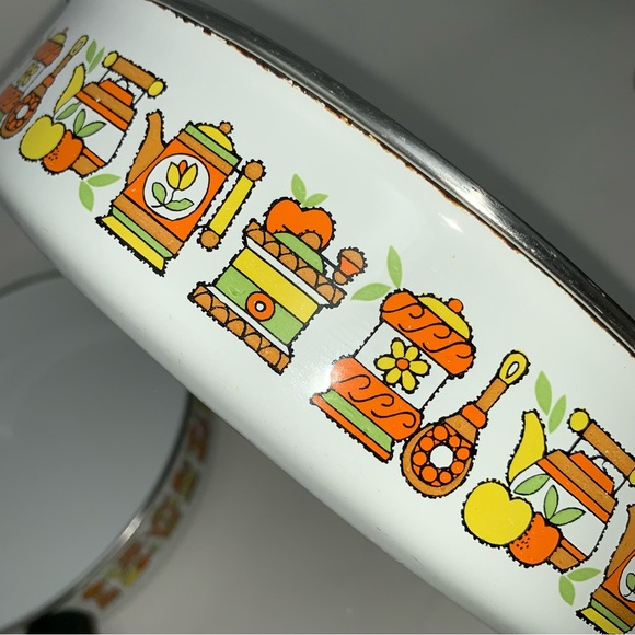 v i n t a g e :: 3 Vibrant Midcentury Enamel Pans Pot Cookware - Picture 13 of 15